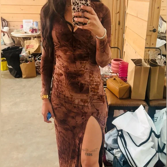 Womens Lulu Dress - Picture 2 of 4